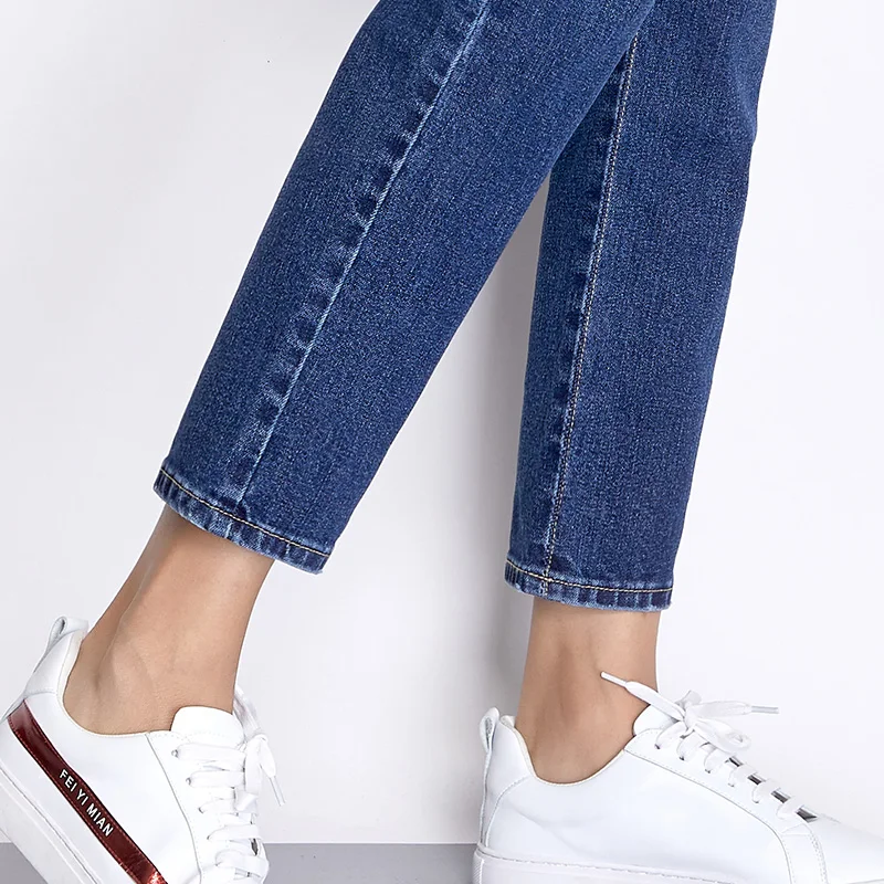 2022 Spring and Summer Stretchy Blue Color Cotton loose Denim pant Mid Waist Full Length Regular Boyfriend Jeans for Women |