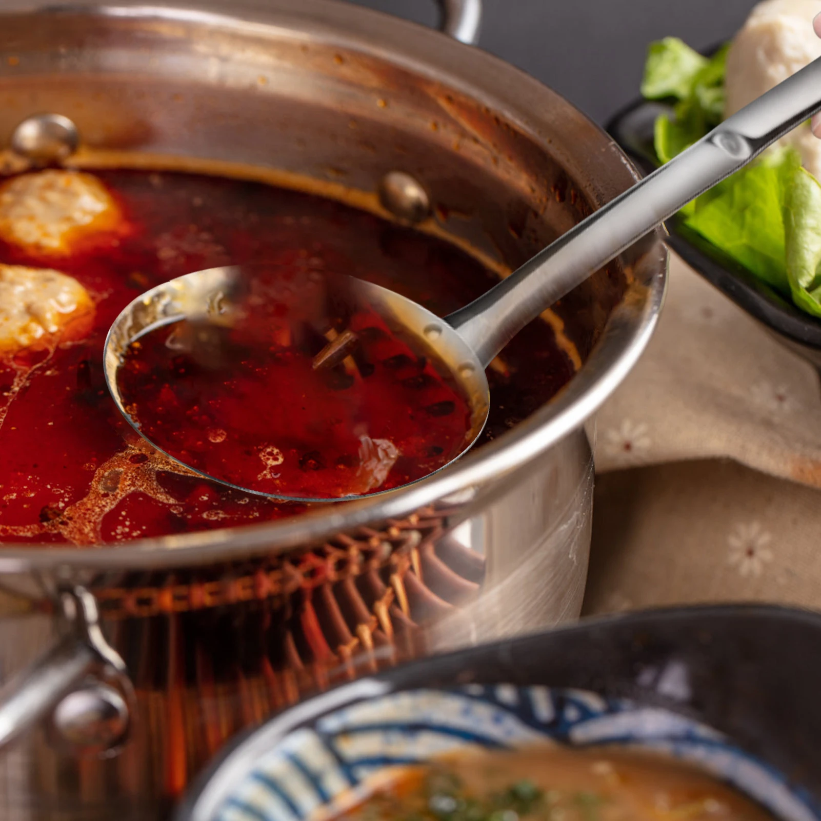 

Тонкие сетчатые дуршлаги из нержавеющей стали с ручкой для еды, противоскользящий кухонный дуршлаг без тепла с удобным захватом