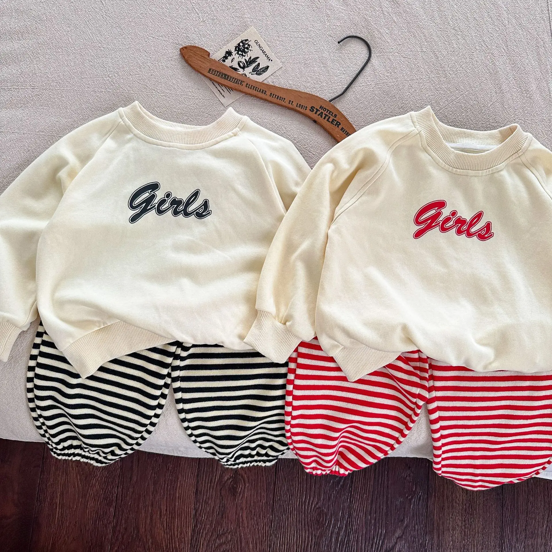 

Children's Suit 2023 Autumn New Boys and Girls Printed Sweater Suit Baby Striped Two-Piece Suit Fashion