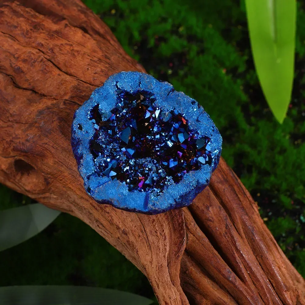 

Красный агатовый геод