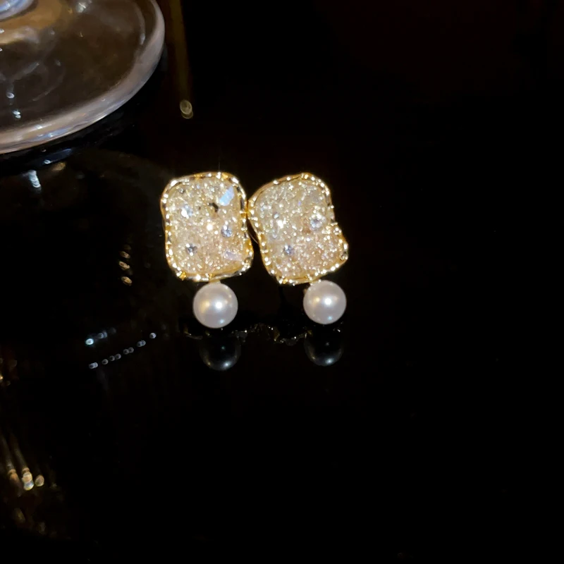 

DREJEW Full Crystal Earrings Simple Fashion Square Stud Earrings Simulated Pearl Ear Stud French Deisgn Palance Party Jewelry