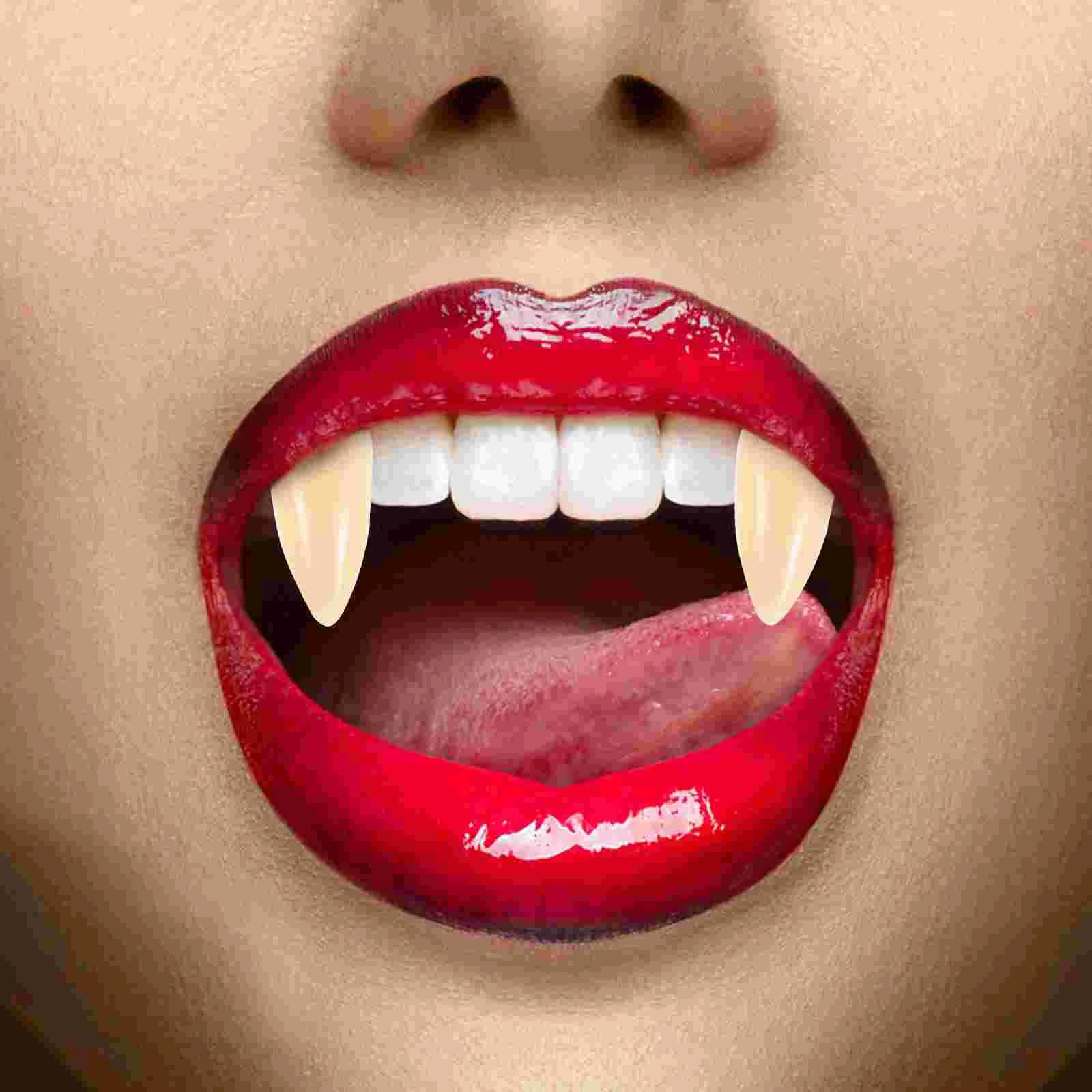 губы с клыками