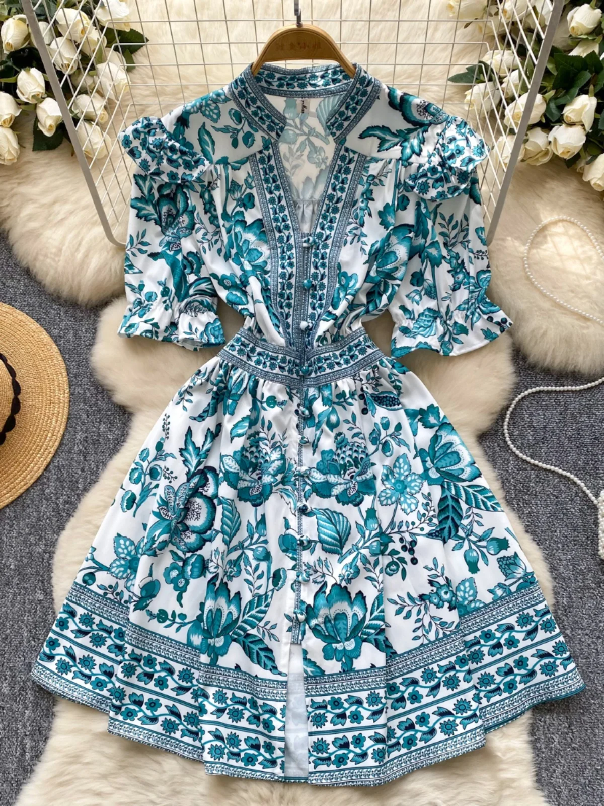 Платье женское ТРАПЕЦИЕВИДНОЕ с принтом V-образным вырезом и пышными рукавами