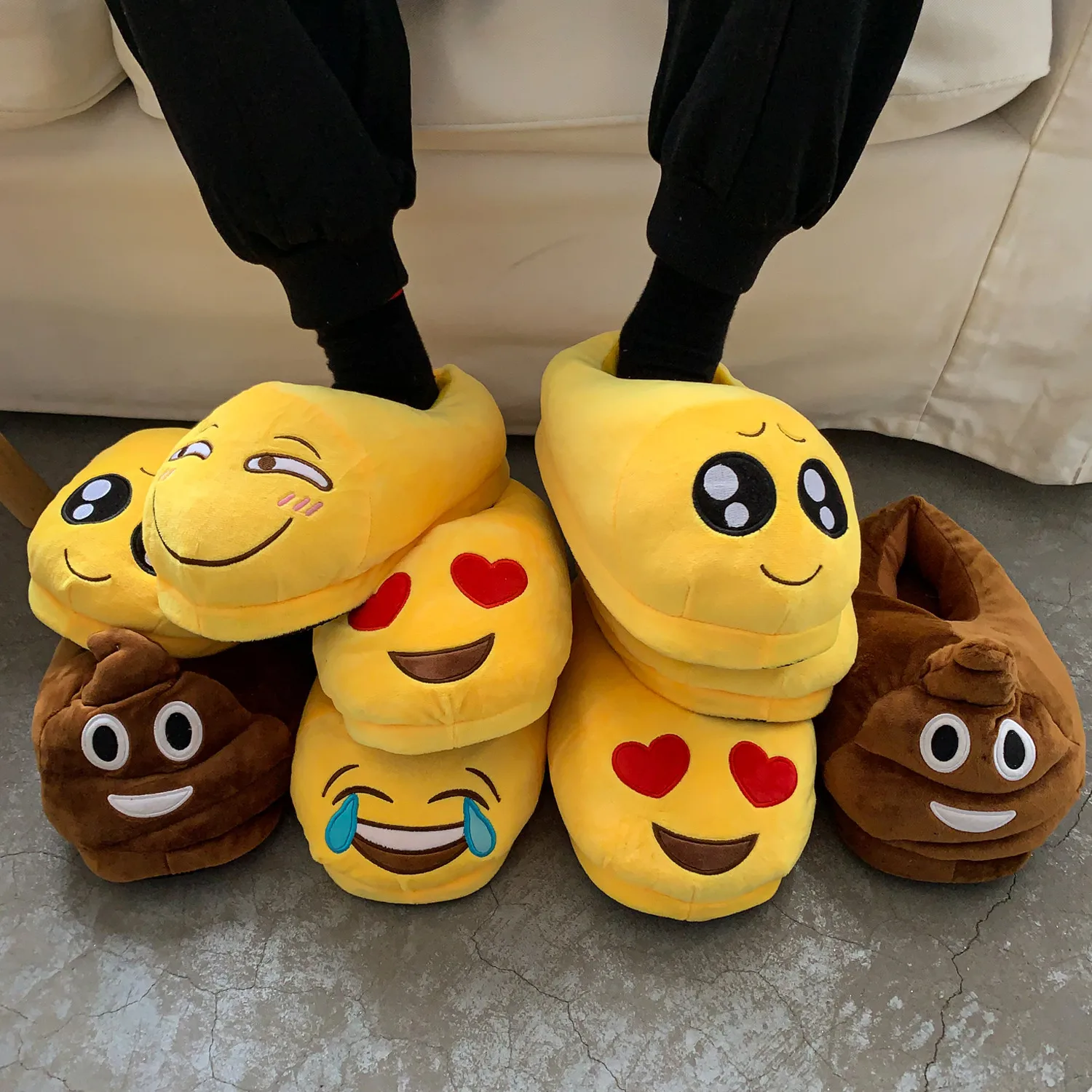 

2022 New Winter Warm Plush Couple Cute Cartoon Women's Cotton Slippers Men's Home One Size Trend Non-slip Indoor Floor Shoes