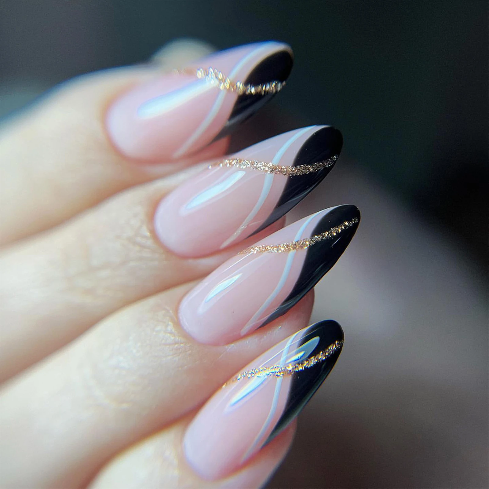 

Накладные ногти с простым рисунком миндаля, дизайн из черной французской золотой фольги, полное покрытие, носимые накладные ногти для девушек и женщин, 24 шт.