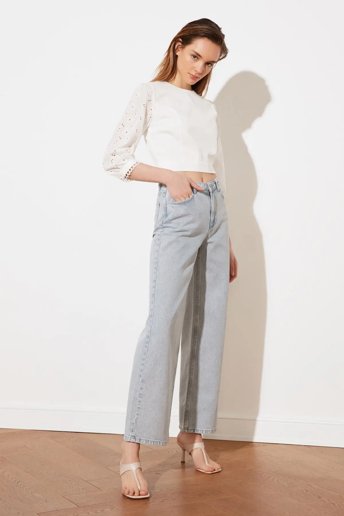 

Trendyol High Bel Wide Leg Jeans TWOAW21JE0573