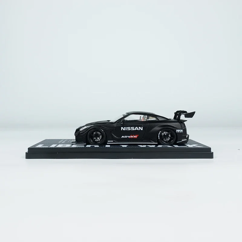 Модель автомобиля Tarmac Works 1:43 35GT-RR LBWK