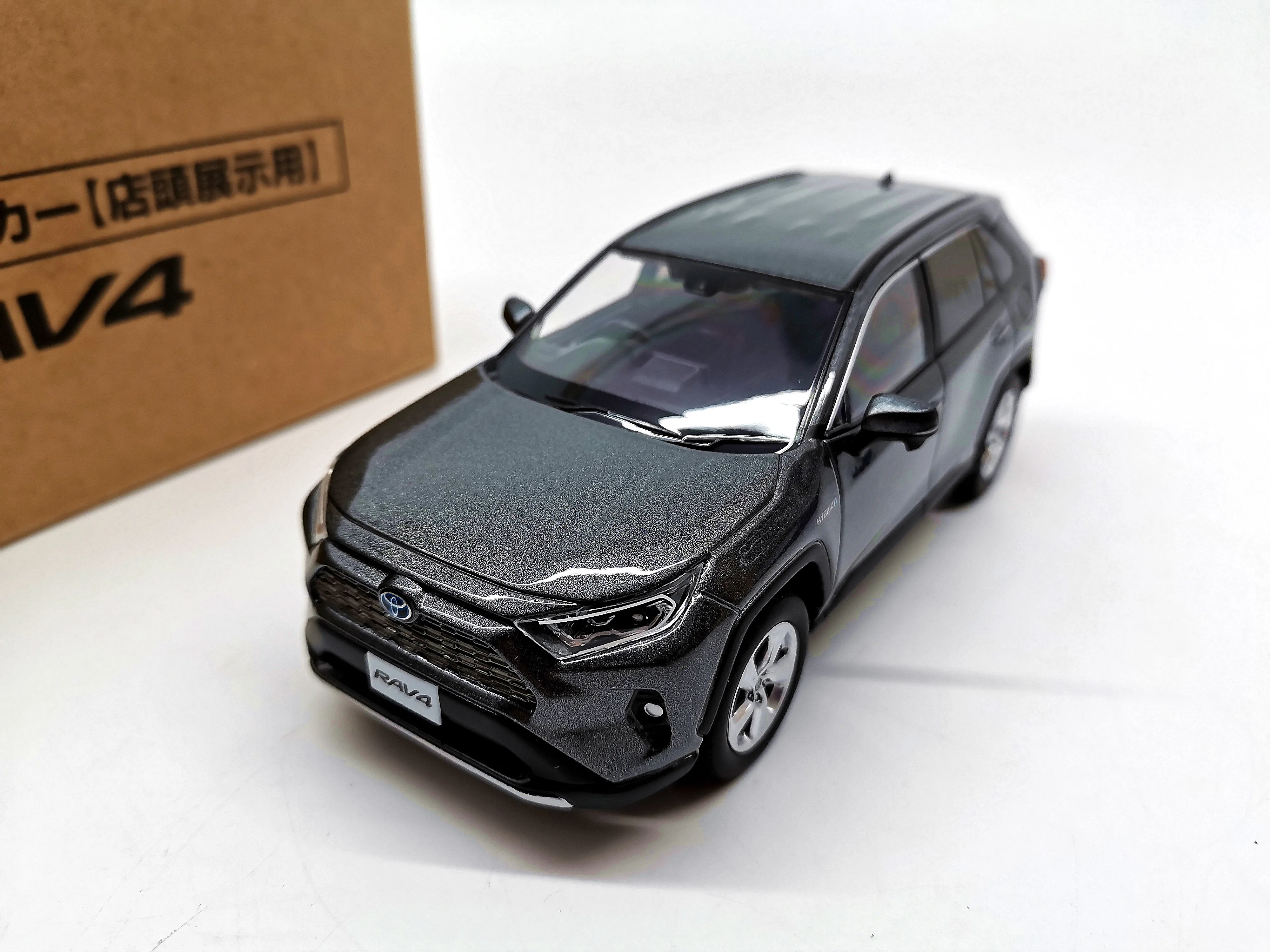 

1/30 toyota RAV4 Alloy car model Furnishing articles collection