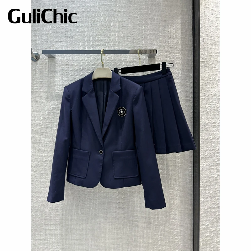 

2.9 GuliChic Women Elegant Temperament 2 Piece Set Brooch Short Blazer With Pleated Skirt