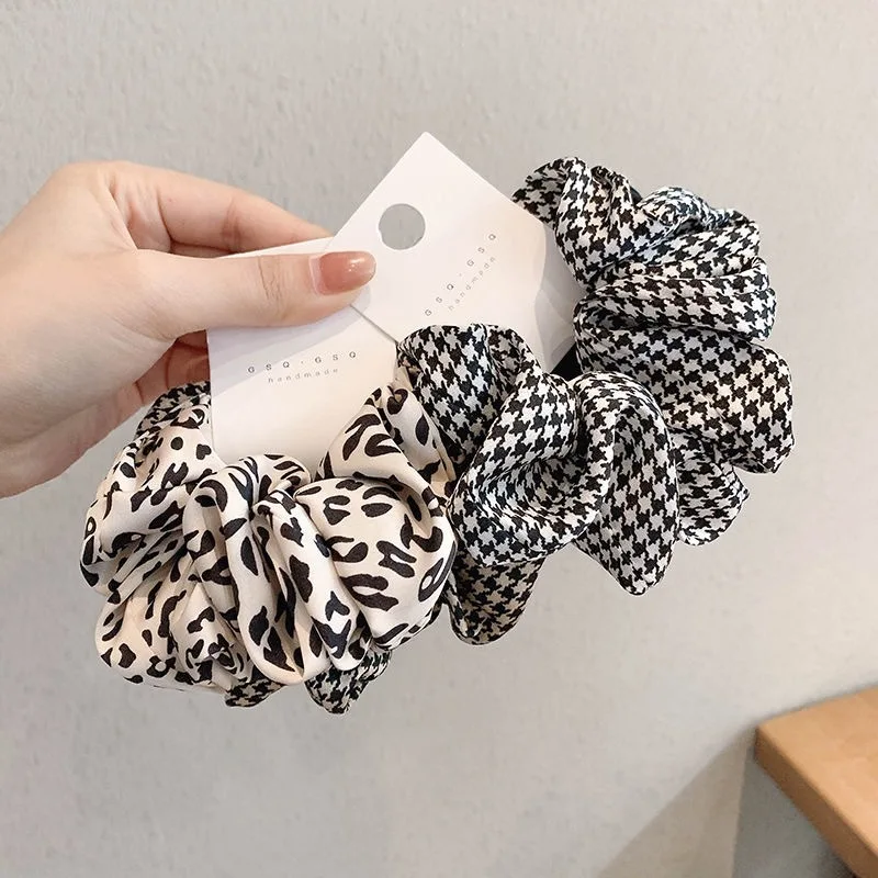 

Fashion Leopard Plaid Scrunchie Large Intestine Hair Ropes Elasticity Hair Bands for Women Girls Ponytail Hair Ties Accessories