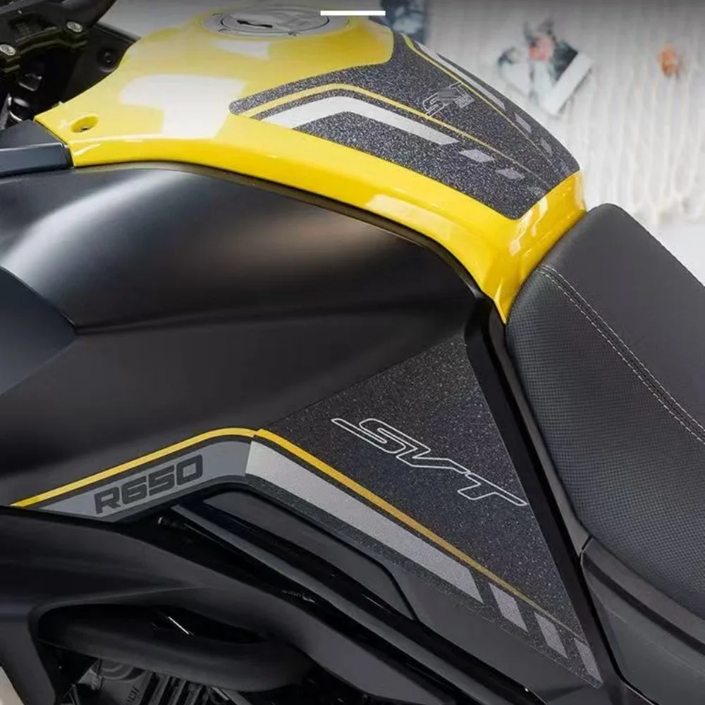 Фото Аксессуары для специальной модификации QJMOTOR SRT650 - Противоскользящая лента для бака, предотвращающая царапины и удары. №3