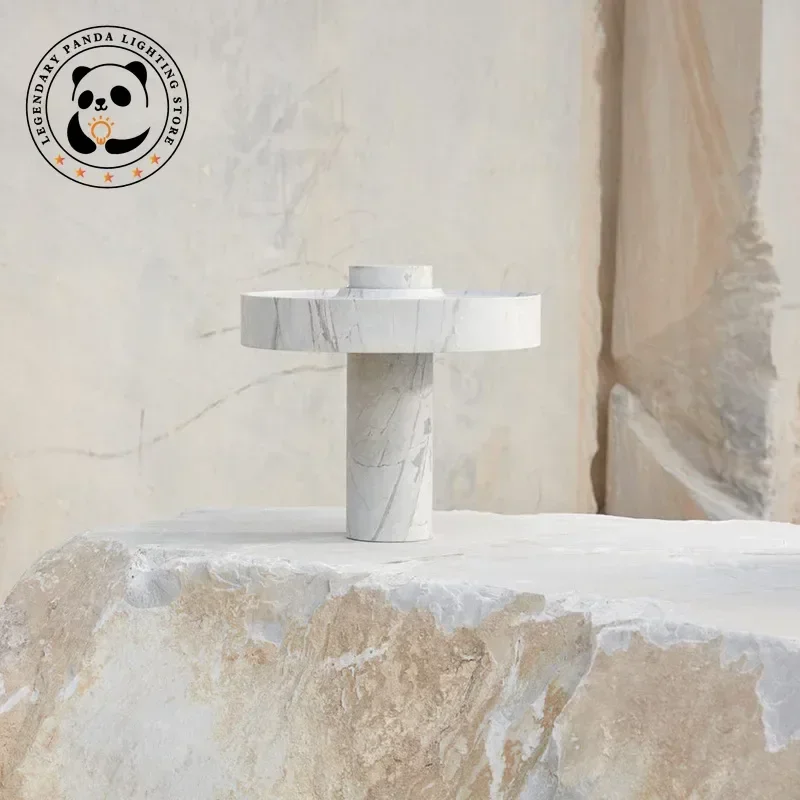 Итальянский дизайнерский настольный светильник стильный минималистичный