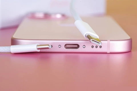 Смартфон Apple iPhone 15, 6/128ГБ, 6/256ГБ, 6/512ГБ, global, Б/у