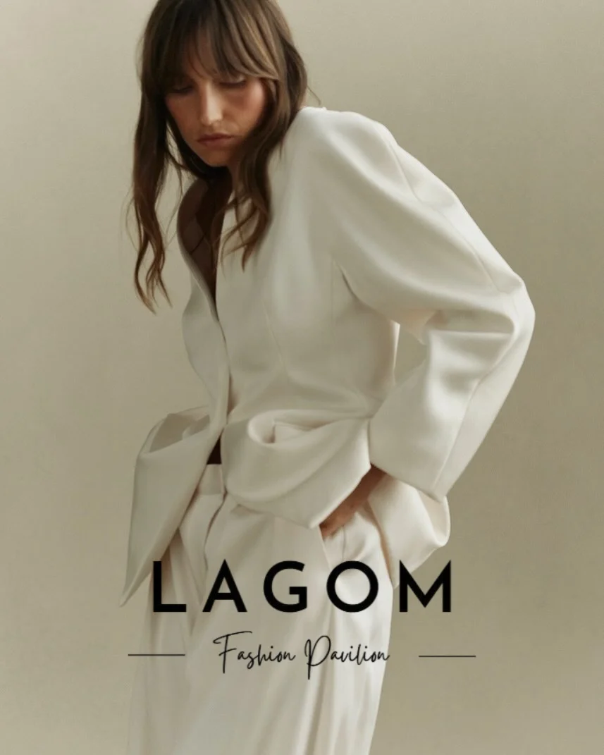 Фото Изысканный свадебный костюм Lagom из 3 предметов: женский жакет с пышными рукавами, корсетный топ, брюки с широкими штанинами, современный свадебный комбинезон, индивидуальный пошив. №2