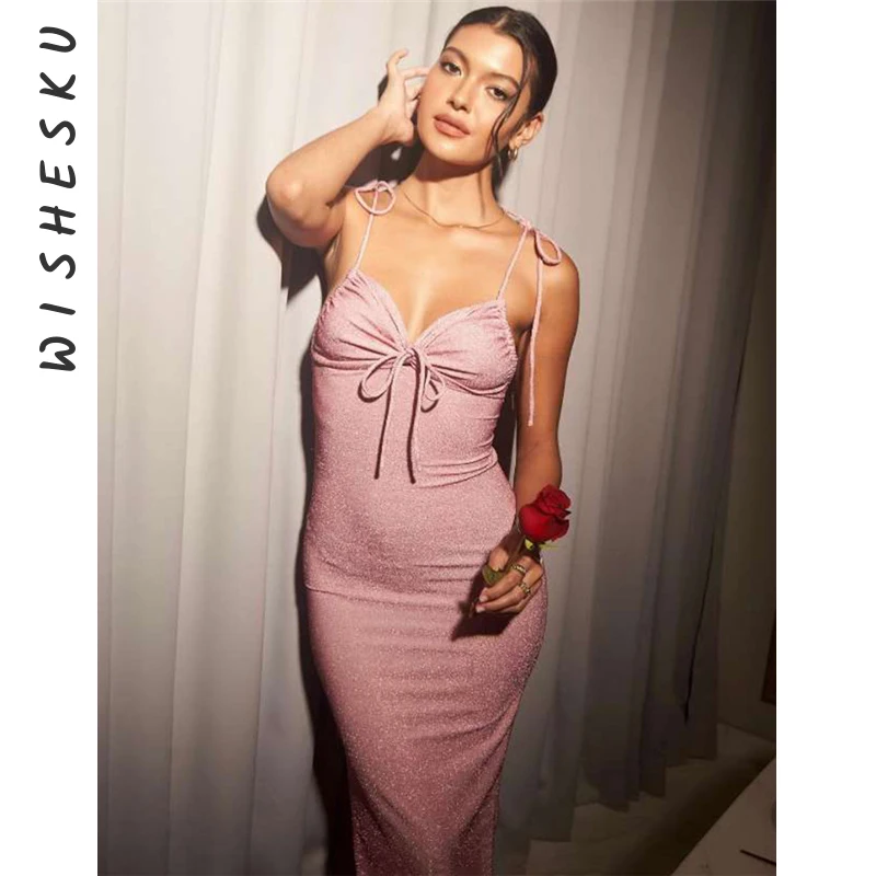 

Женское платье-макси на тонких бретельках, с высоким разрезом