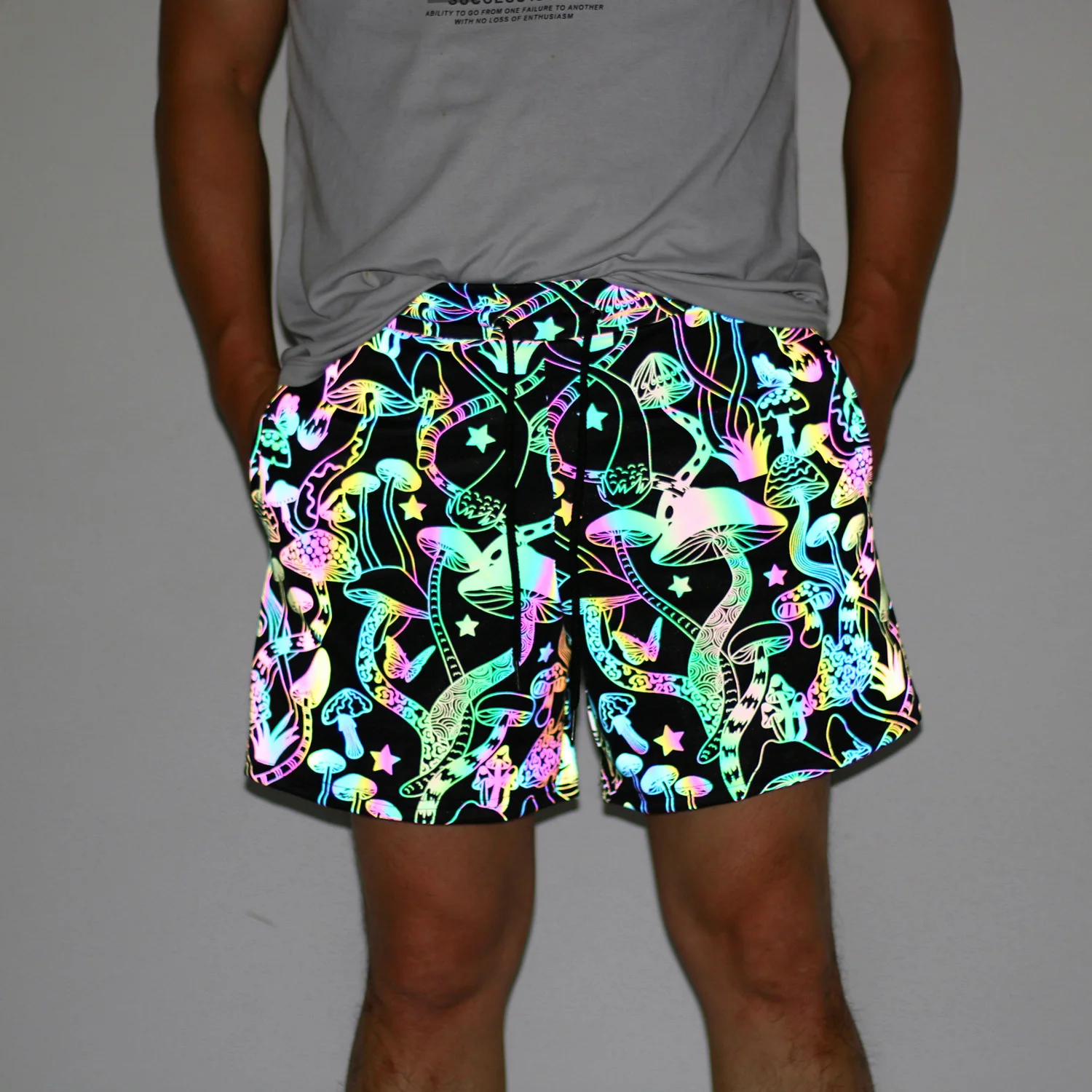 

Reflective Shorts Mens Night Reflect Light Colorful Snake Tiger Mushroom Pattern Summer Streetwear Hip Hop Short Pants Male