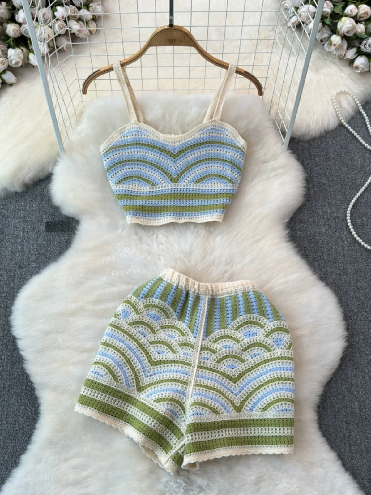 Летний вязаный пляжный костюм женский короткий топик + ажурные широкие шорты