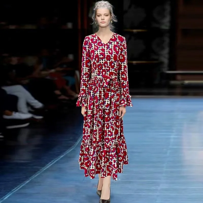 

Женское винтажное платье с расклешёнными рукавами, V-образным вырезом и поясом