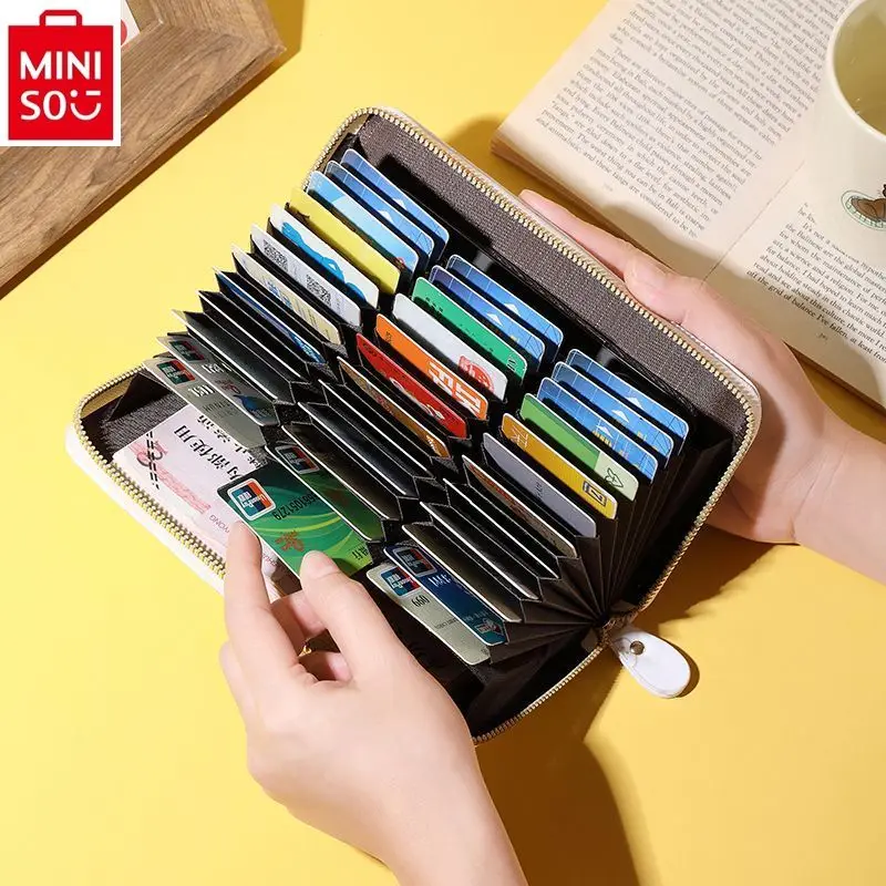 MINISO Winnie Bear Женская вместительная сумка с отделением для карт и защитой от