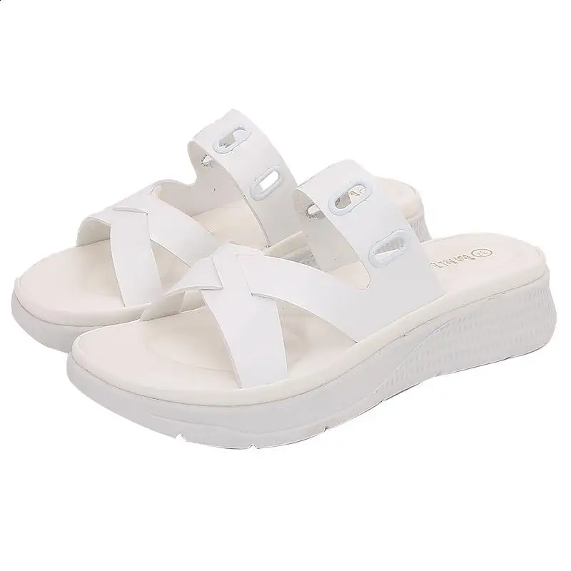 Тапки женские на танкетке мягкие сланцы резиновая Удобная пляжная обувь