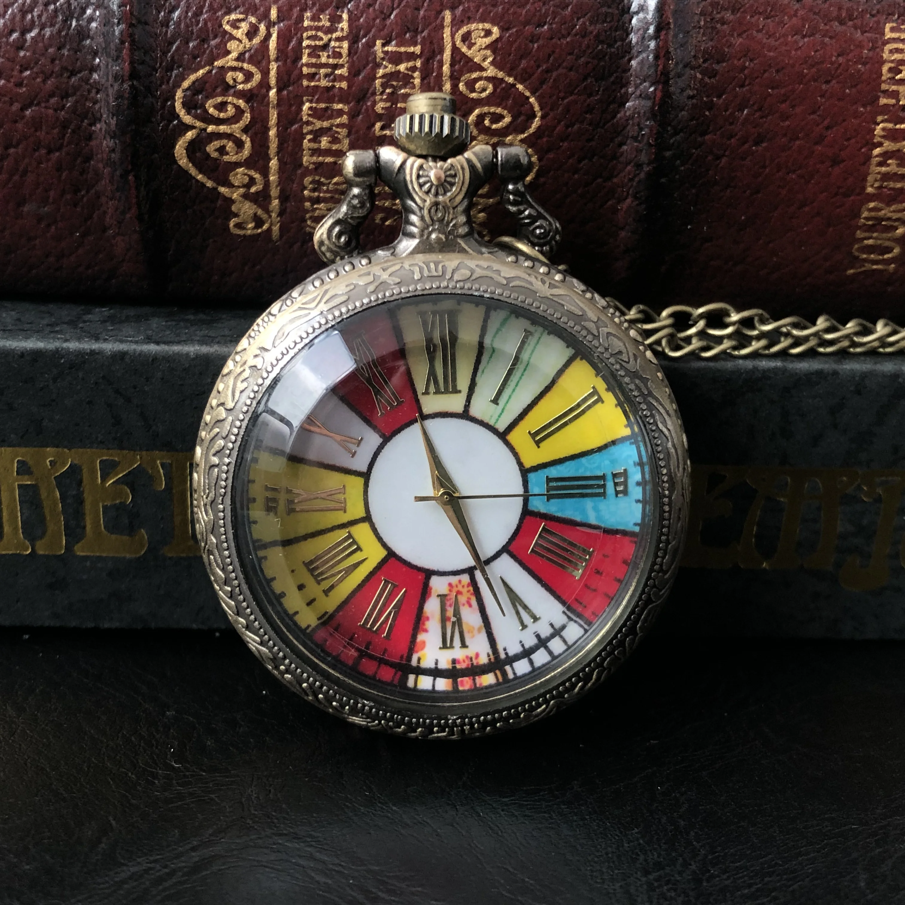 

New Arrival Transparent Shell Color Big Dial Roman Numeral Quartz Pocket Watches For Men Women Necklace Pendant with Chain Gifts