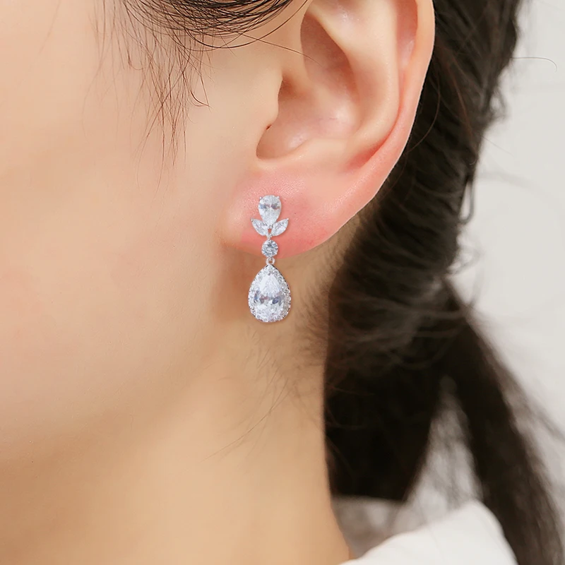 

Korean Style Fashion Luxury White Color Water Drop Zircon Stud Earrings for Womens Wedding Party Jewelry Birthday Gifts