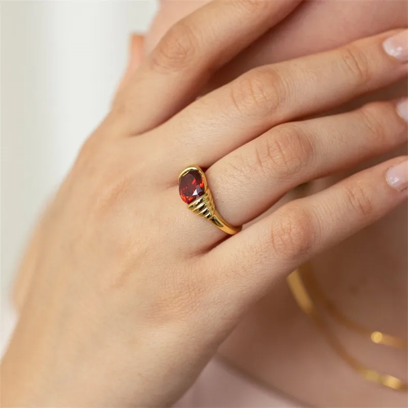 

2022 New Fashion Women Simple Elegant Ruby Inlaid Finger Ring Women Sexy Party Red Zircon Inlaid Copper Ring Jewelry Gifts