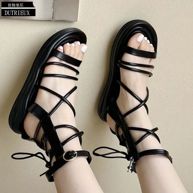 

Женские сандалии-гладиаторы на плоской подошве, черные повседневные босоножки на молнии, с круглым носком, лето 2023