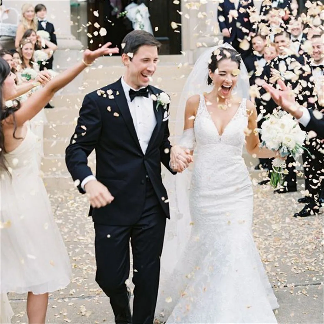 

100pcs Artificial Silk Rose Flower Petals Weddings Satin Petals Handmade Soft Satin Rose Petals Wedding Party Decoration