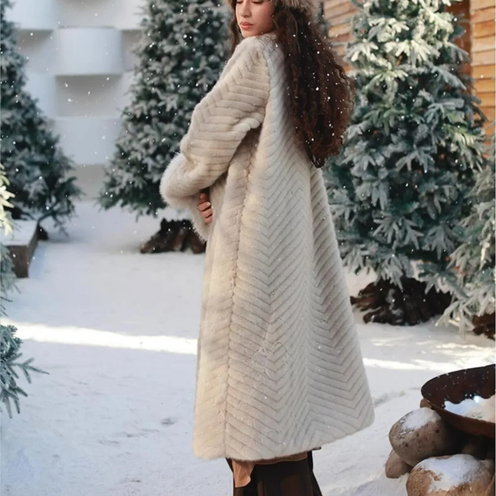 2-цветное зимнее пальто с тиснением волнистой полосой и норковым искусственным