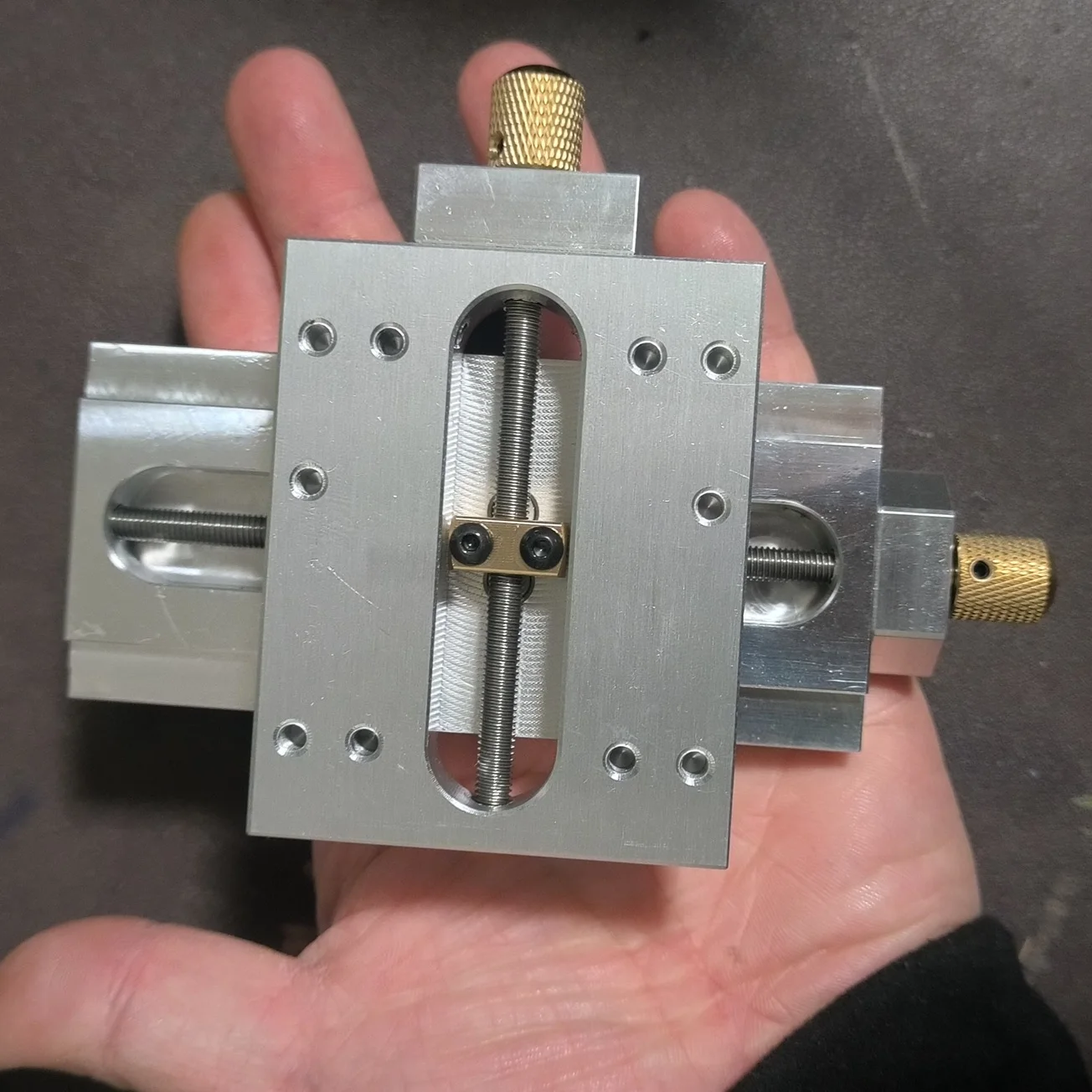 

Микрокрестный направляющий стол из алюминия