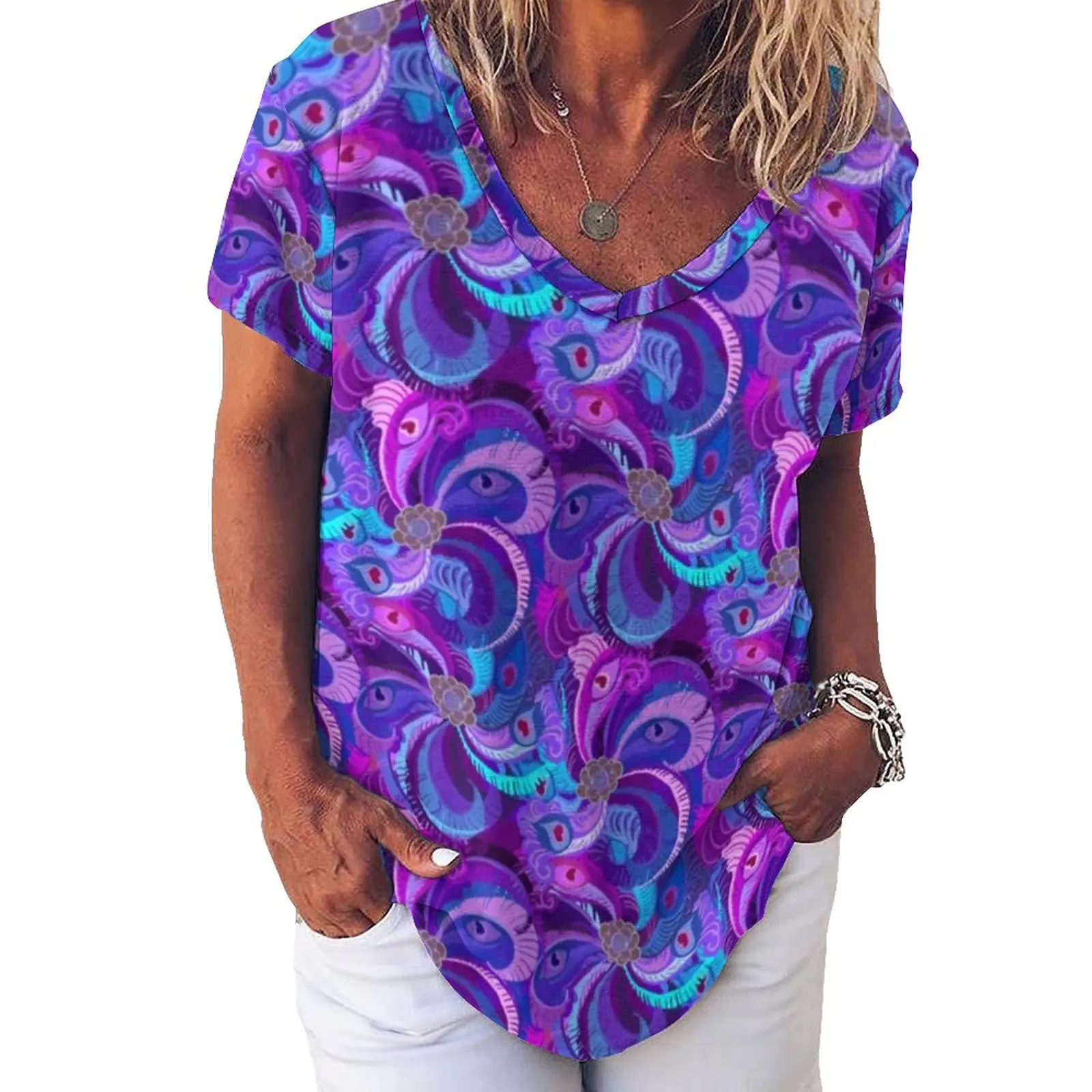 

Футболка женская оверсайз с коротким рукавом и V-образным вырезом