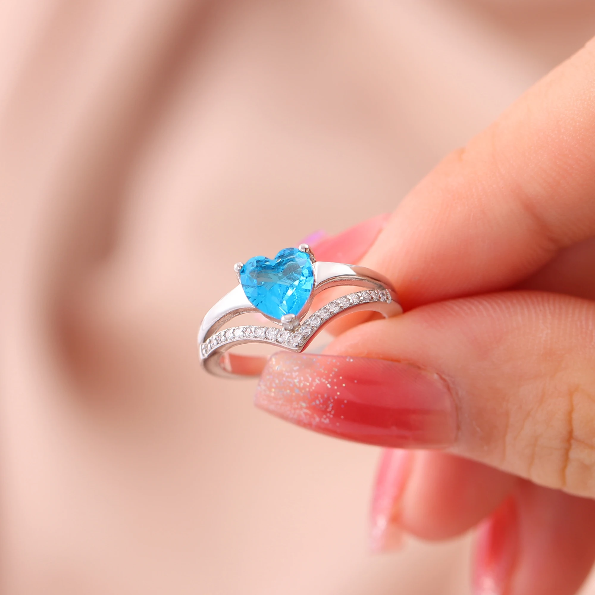 

Heart-Shaped Light Blue Zircon Ring Fashion Crown Modeling Silver Plated Ring Ladies Exquisite Engagement Diamond Ring Women