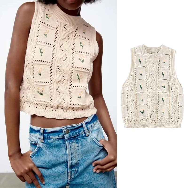 

Женский осенний свитер с круглым вырезом и цветочной вышивкой