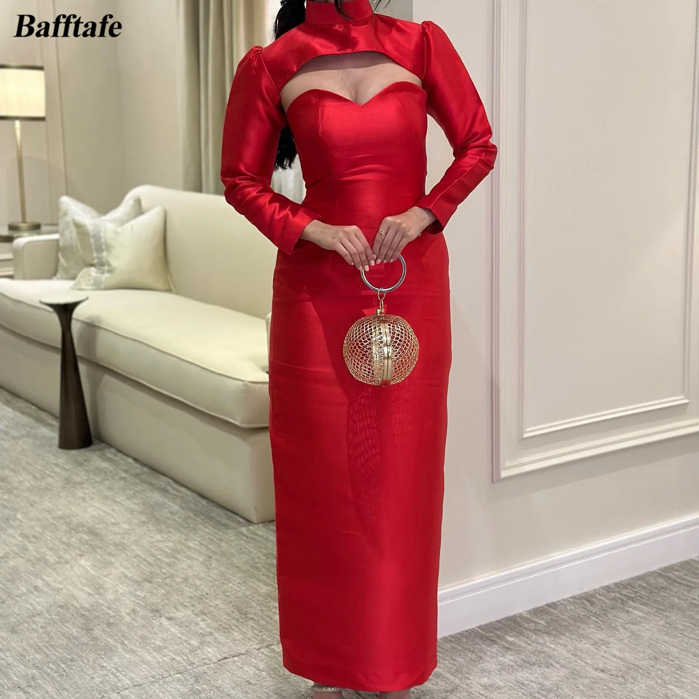 

Женское атласное платье-футляр с длинным рукавом