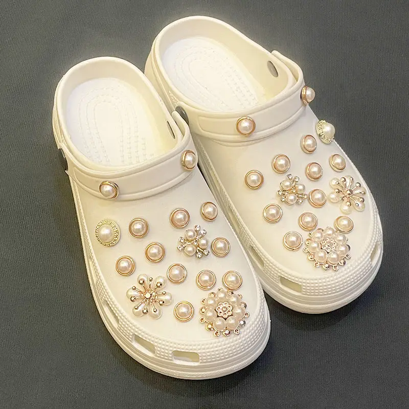 

Fashion Rivet Croc Charms Designer Vintage High Quality Clogs Shoe Accessories Trend All-match Charms for Croc DIY Punk Style