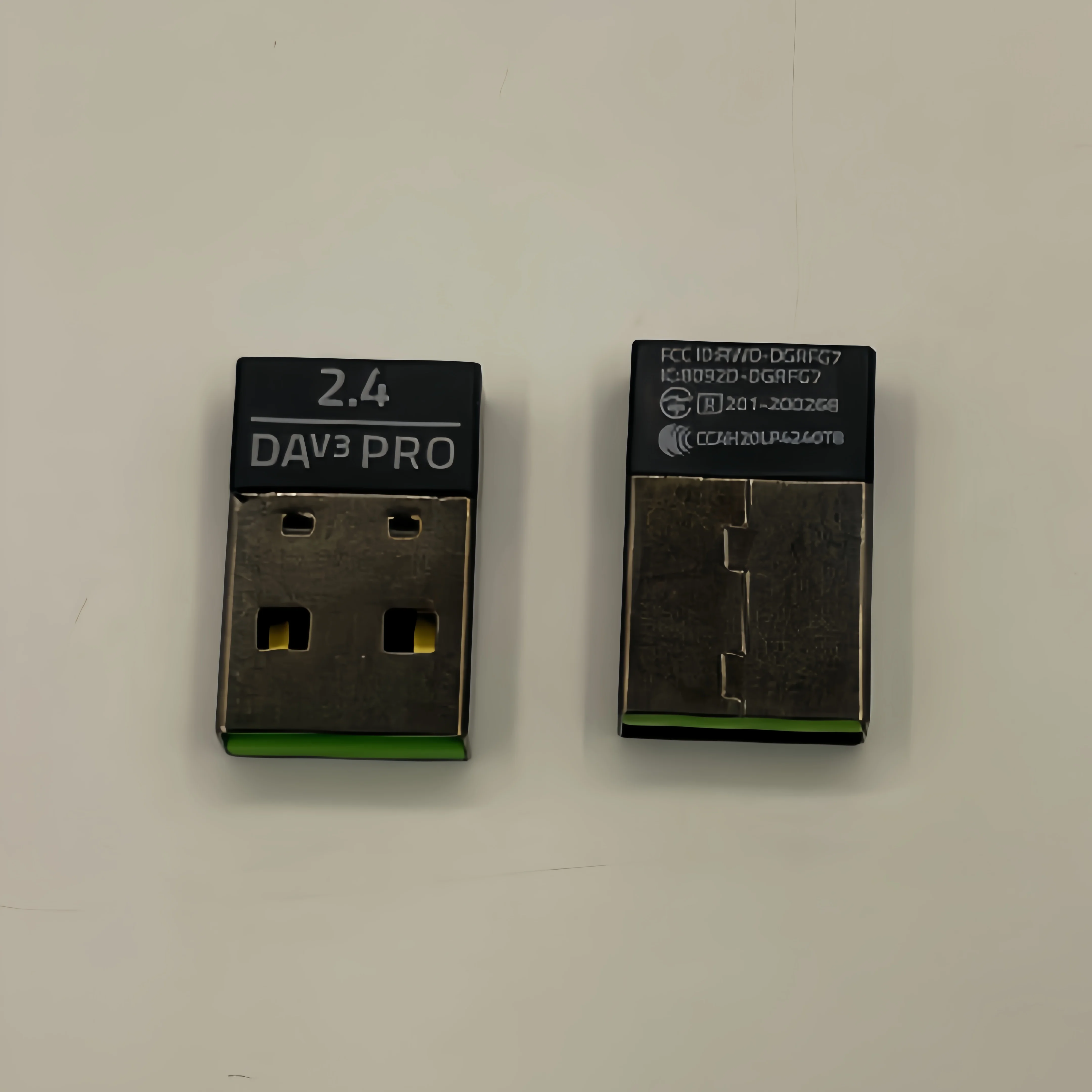 Фото 1 шт. беспроводной USB-адаптер-приемник для мыши Razer DeathAdder V3 Pro, артикул: RZ01-04630100/RZ01-04630200 №2