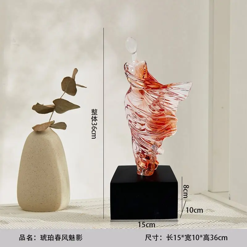 Абстрактная скульптура из пластика