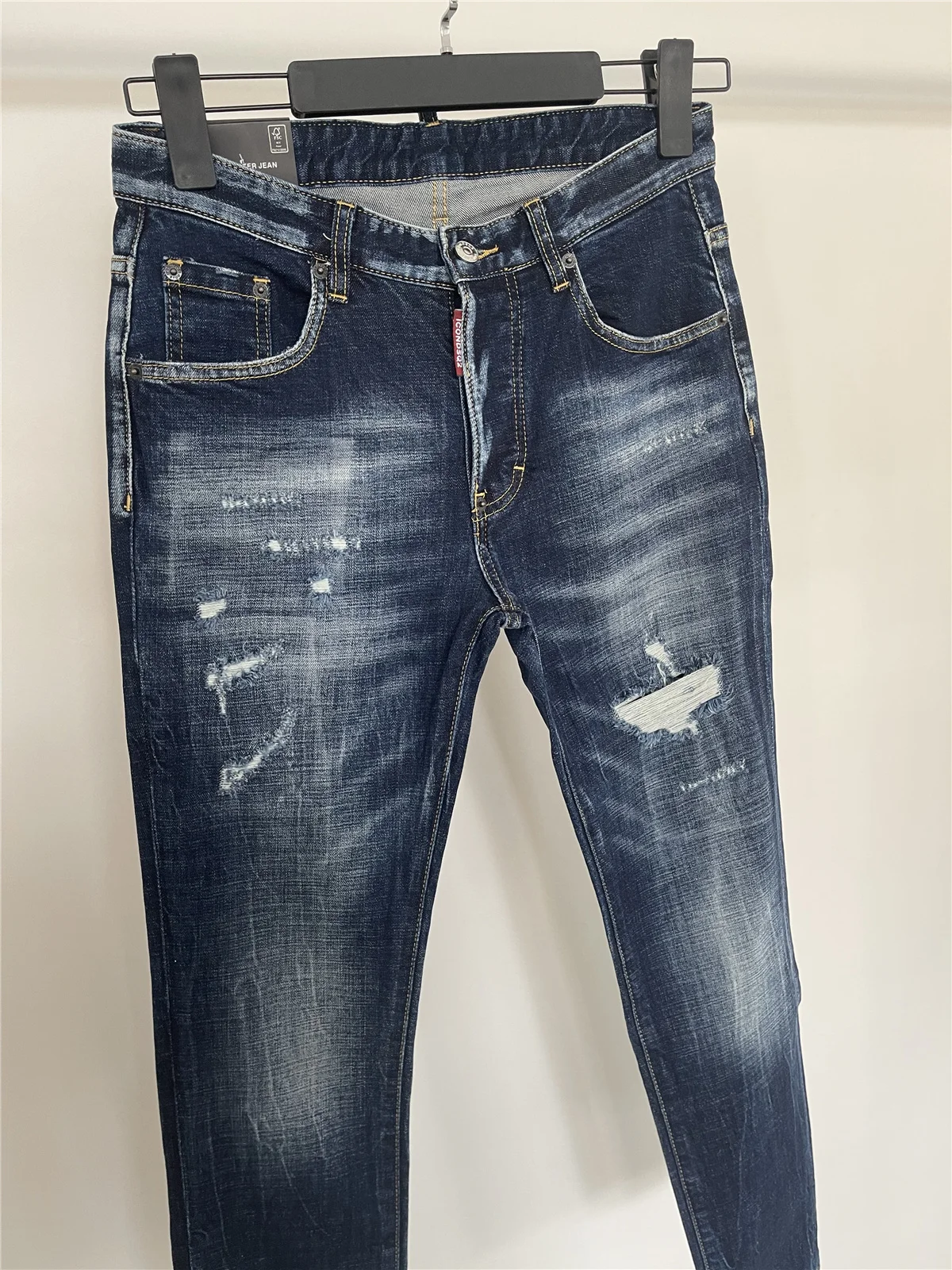 Весна и лето 2024 новые модные мужские потертые синие повседневные джинсы