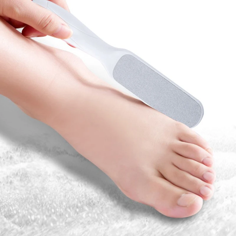 Абразивная пилка для пяток. Как чистить пятки пилкой. Скребок для пяток. Пилка для пяток. Пилка для ног деревянная.
