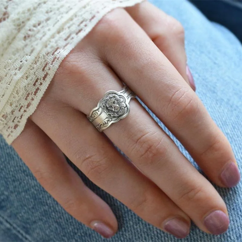 

Vintage Metal Prairie Lion Head Women's Ring Wholesal Fashion Party Boho Style Ring Jewelry on The Neck Trend Accessories
