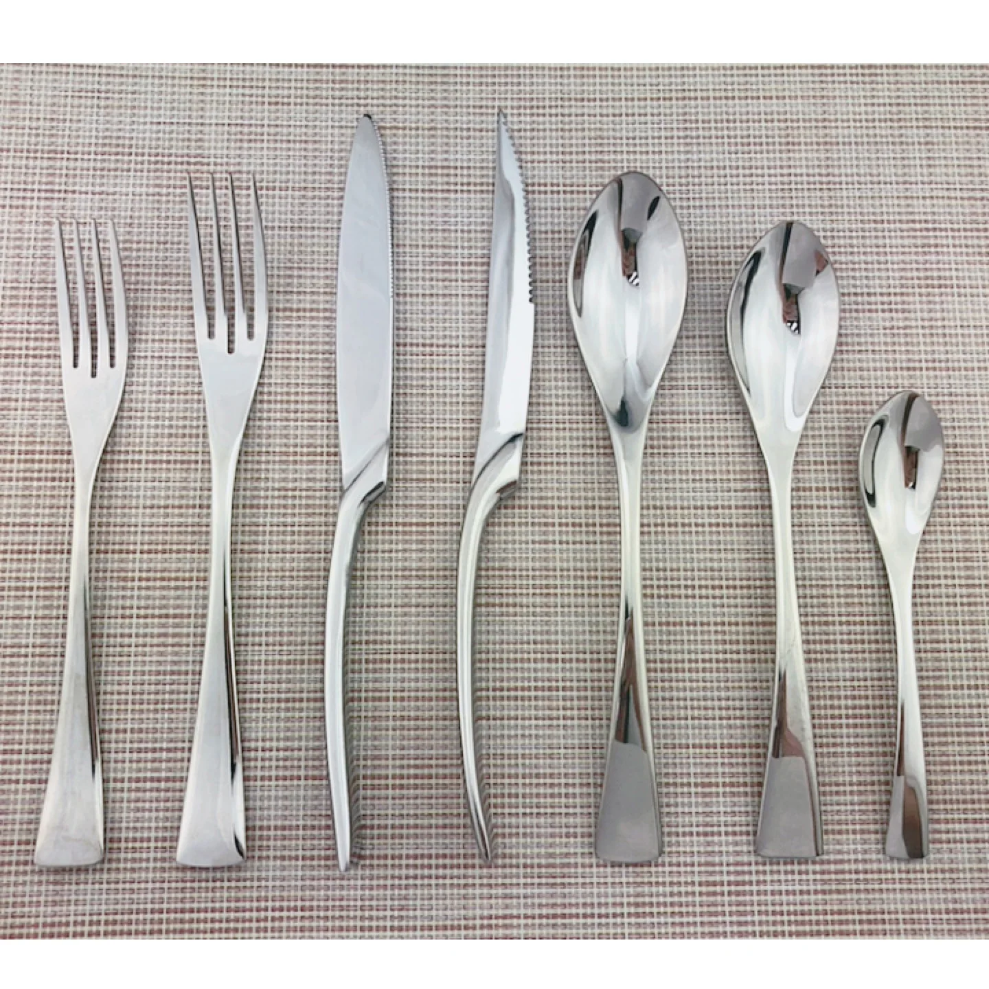 

24 Pcs Shiny Black Dinnerware Cutlery Set Stainless Steel Sharp Steak Knives Forks Scoops Silverware Set Dinner Tableware