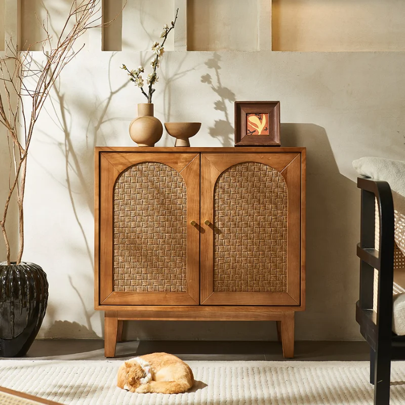 Буфетная мебель для шкафа с декоративными элементами