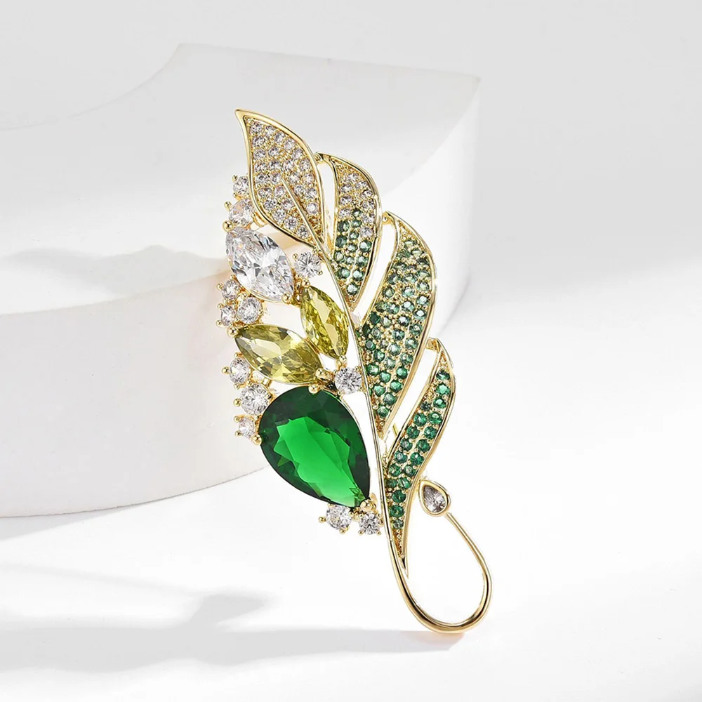 Элегантная Брошь в ретро стиле с изумрудами виде листьев женская эксклюзивная