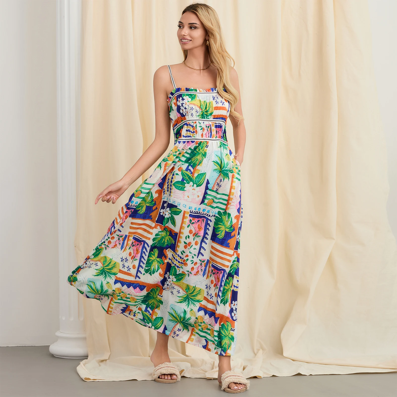 Женское винтажное платье на бретельках длинное пляжное с цветочным принтом в