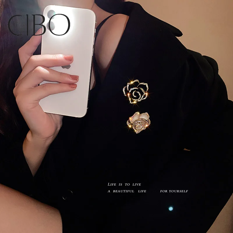 

Retro-studded Lacquer Flower Brooch Korea Online Celebrity Creative Niche Design Personality Simple Accessories Wear Fashion.