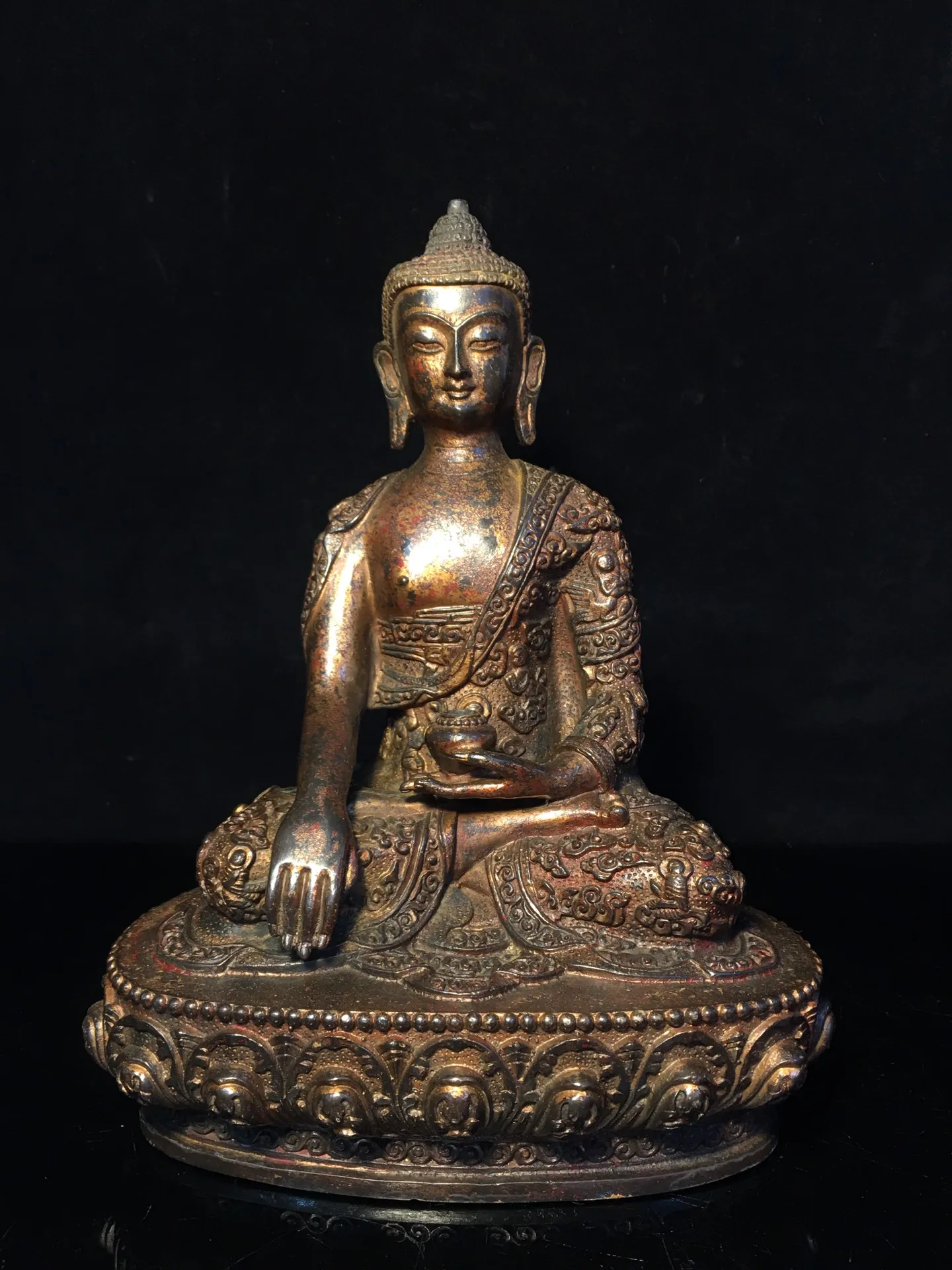 

Коллекция тибетских храмов 7 дюймов, старая бронзовая грязь cinnabar, золотые руки вместе, платформа лотоса Шакьямуни, сидячий орнамент Будды