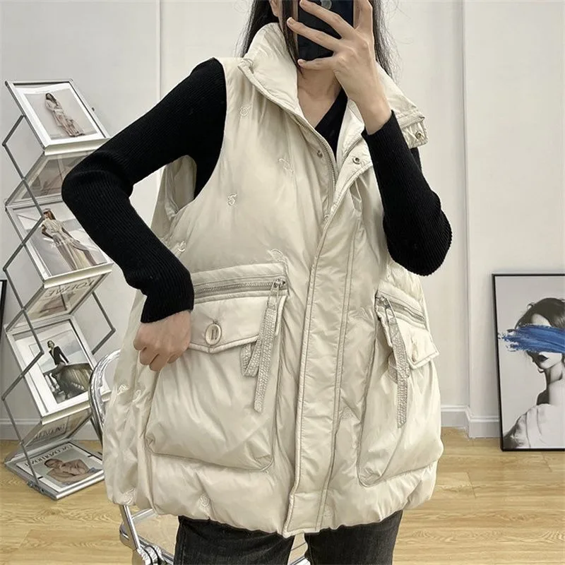 

Женская зимняя куртка-пуховик с воротником-стойкой