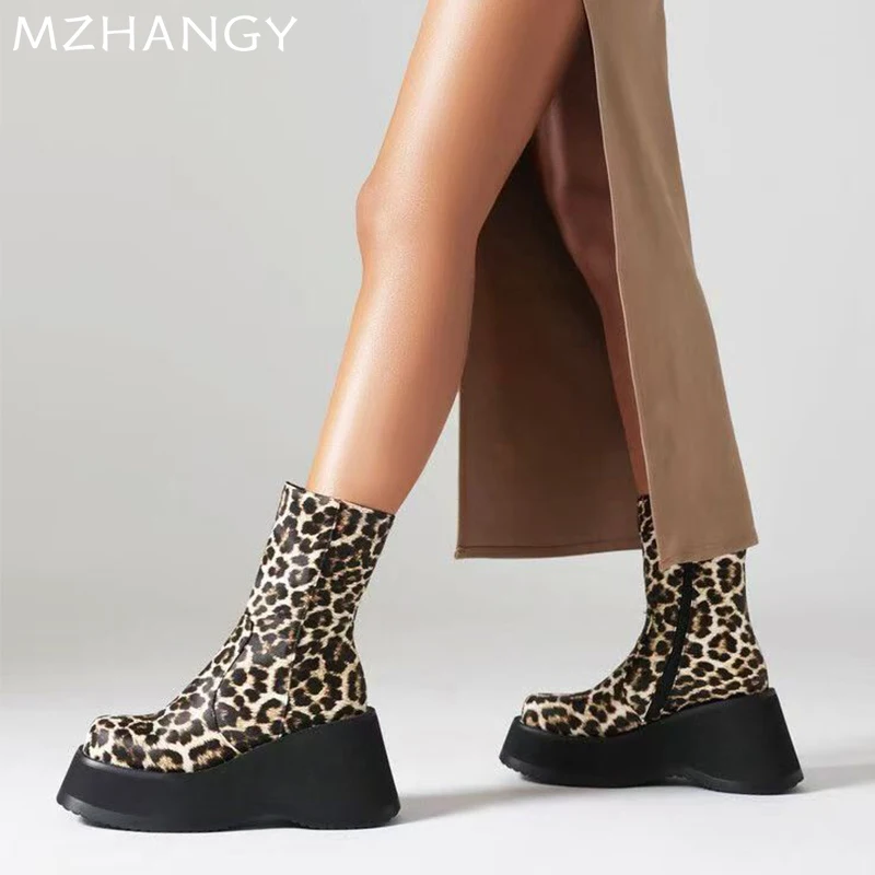 Женские кожаные ботильоны с леопардовым принтом на танкетке зимние туфли