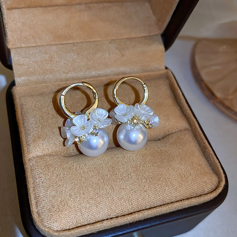 

2022 Korean New Pearl Flower Earrings Fashion Simple Temperament Versatile Earrings Female Jewelry